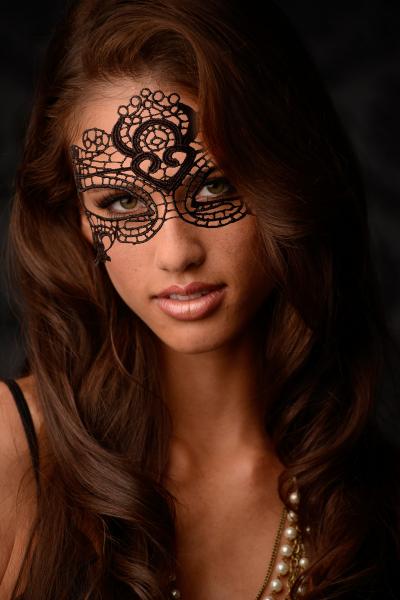 The Enchanted Black Lace Mask