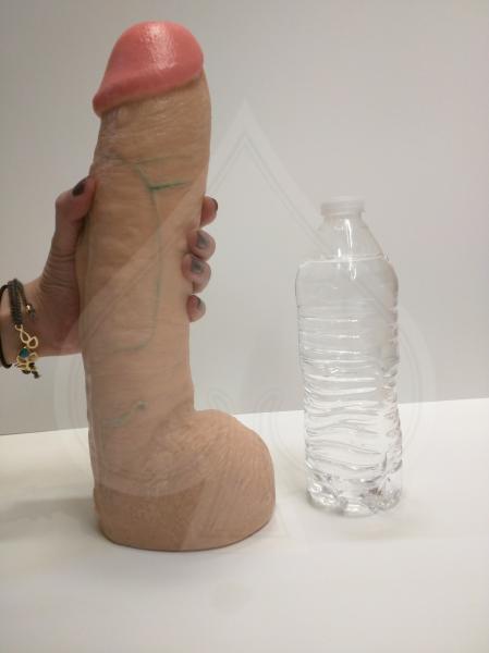 Vac U Lock 12" Realistic Hung Dong Beige