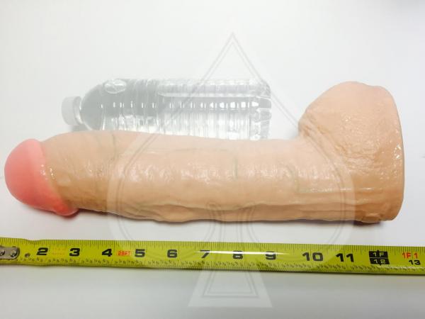 Vac U Lock 12" Realistic Hung Dong Beige