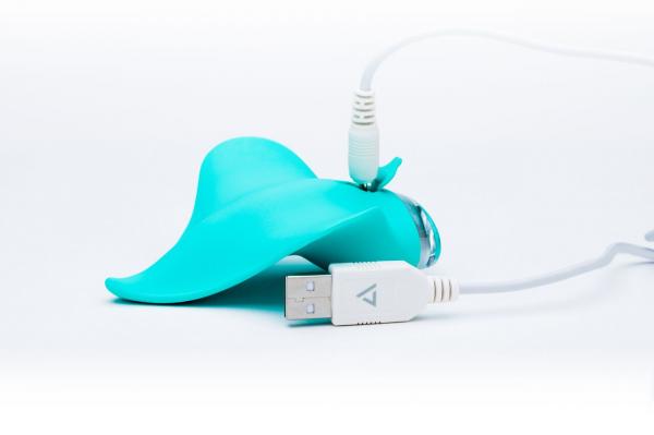 Mimic Manta Ray Handheld Massager Seafoam Green